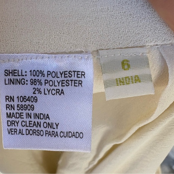 Gianni Bini Beige Floral Beaded Fully Lined Dress
Shorts Women's Size 6 preloved - Picture 3 of 8